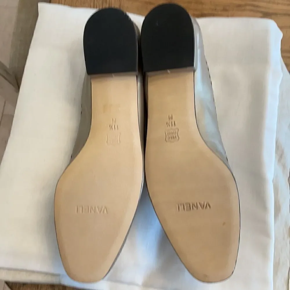 VANELI PEARLY OPAL TAN FLATS.  NEW